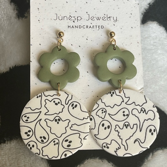 Jewelry - Ghost earrings